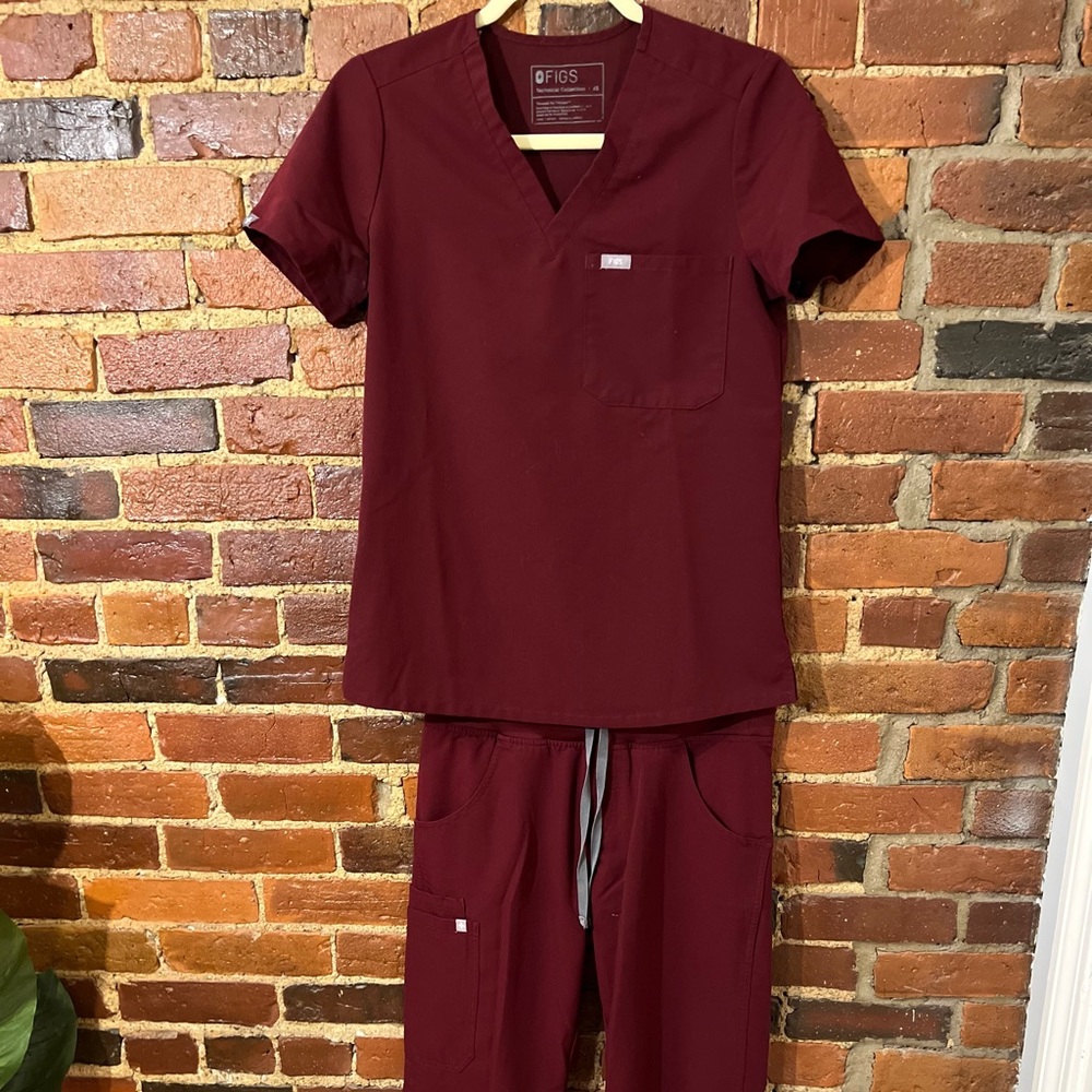 Maroon figs set
